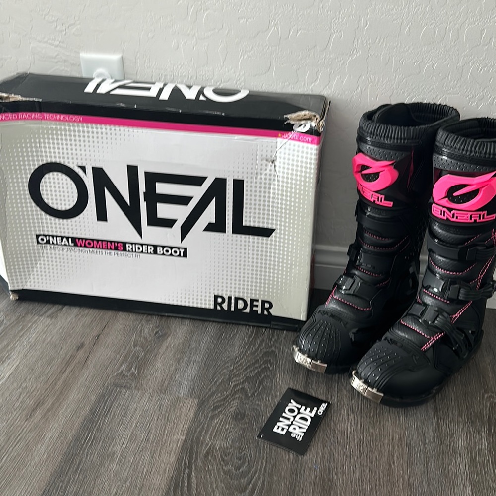 O’Neill women’s riding boots - NEW